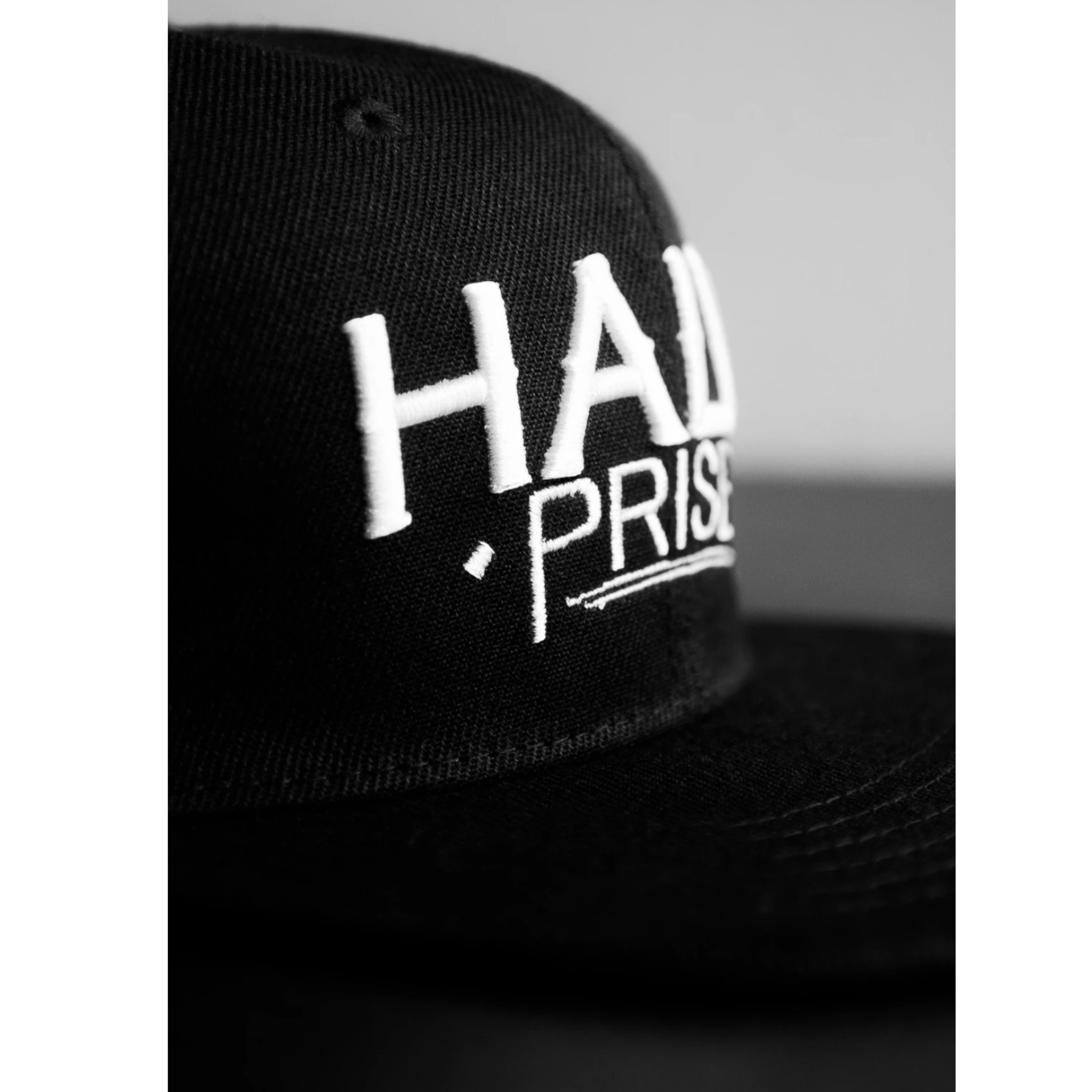 Svart Snapback - Brodert